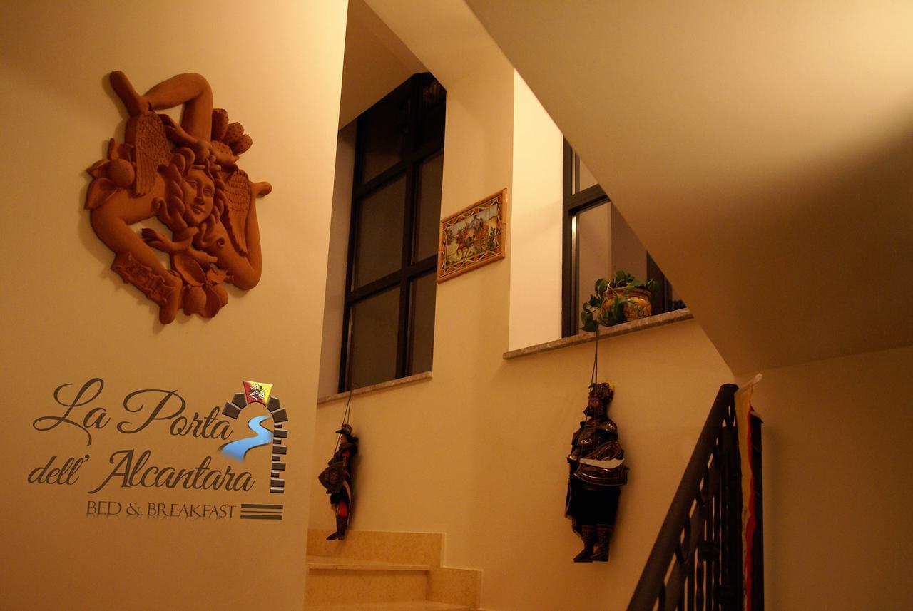 La Porta Dell'Alcantara Gaggi Extérieur photo